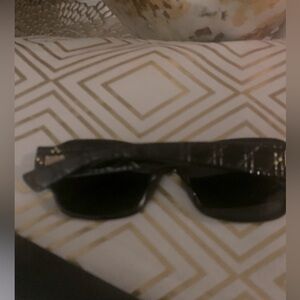 Authentic black Dior sunglasses come with card and case !!